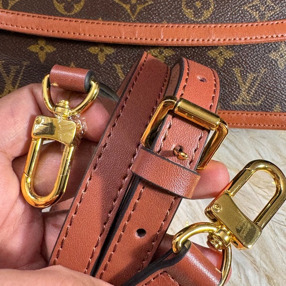 Louis Vuitton Dame Clutch Pouch professionally converted to Sling Cross-bag - Picture 12 of 16